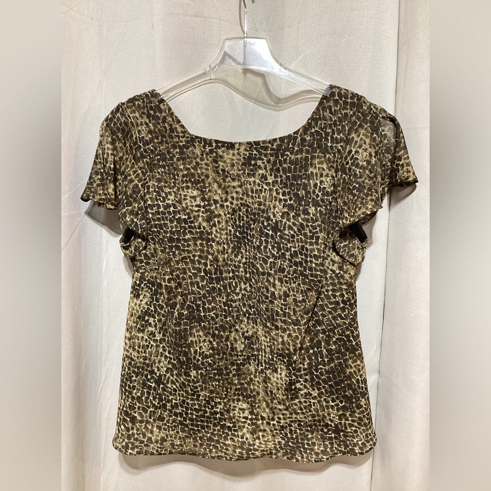 Studio 1 top in size 16 with scooped back, flowing capped sleeves